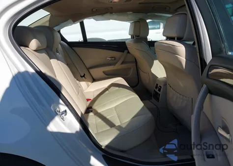 2010 BMW 528I из США, поврежденный, VIN WBANU5C54AC126096